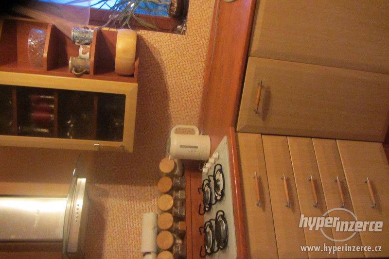 Luxusní kuchyňská linka s barem - foto 3