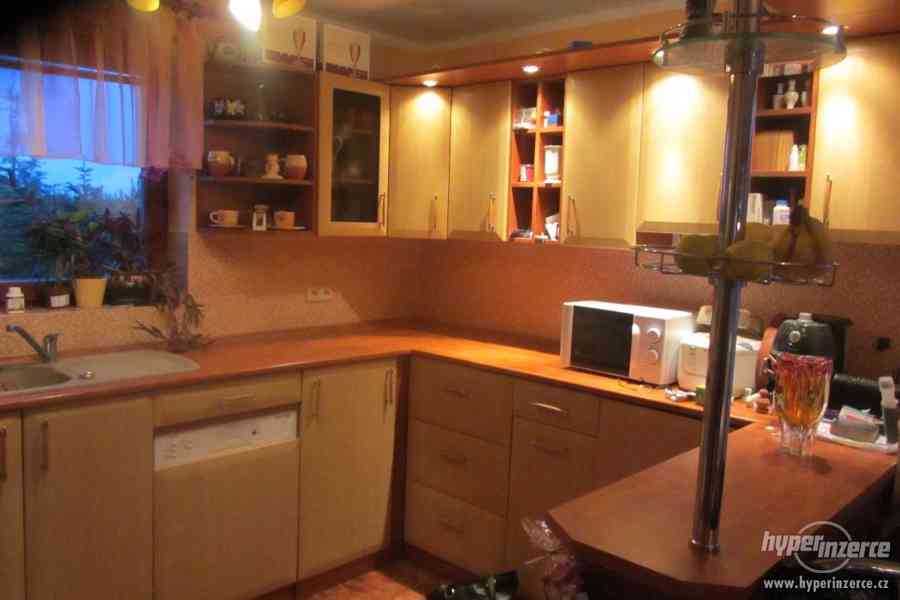 Luxusní kuchyňská linka s barem - foto 5