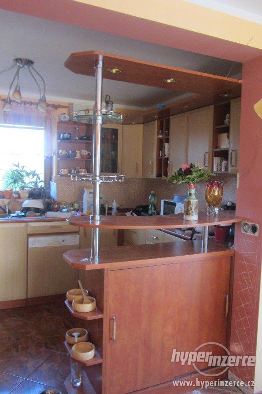 Luxusní kuchyňská linka s barem - foto 6