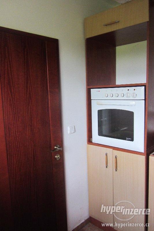 Luxusní kuchyňská linka s barem - foto 7