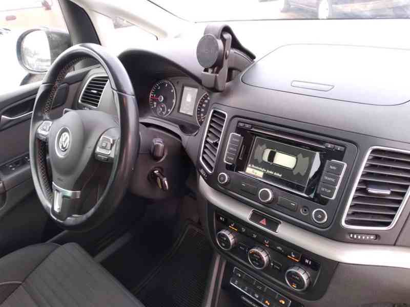 VOLKSWAGEN SHARAN 2.0 TDI DSG PANORAMA 7 MÍST SERVISKA - foto 10