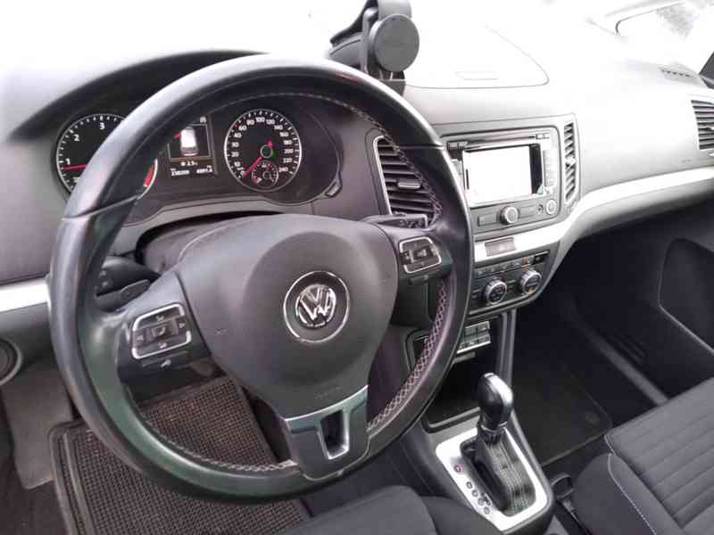 VOLKSWAGEN SHARAN 2.0 TDI DSG PANORAMA 7 MÍST SERVISKA - foto 9