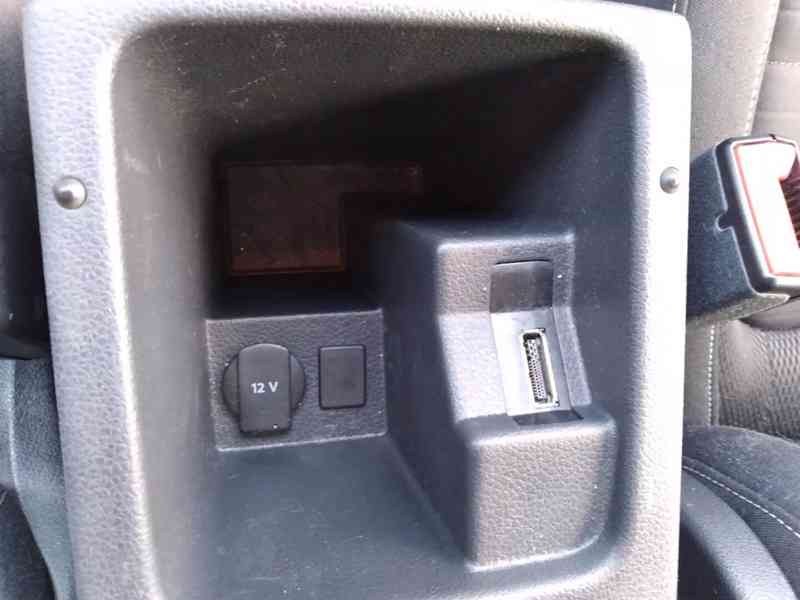 VOLKSWAGEN SHARAN 2.0 TDI DSG PANORAMA 7 MÍST SERVISKA - foto 31