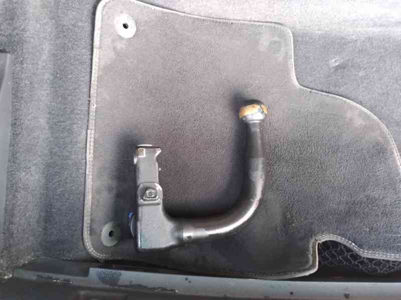 VOLKSWAGEN SHARAN 2.0 TDI DSG PANORAMA 7 MÍST SERVISKA - foto 41