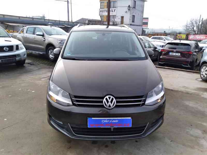 VOLKSWAGEN SHARAN 2.0 TDI DSG PANORAMA 7 MÍST SERVISKA - foto 2