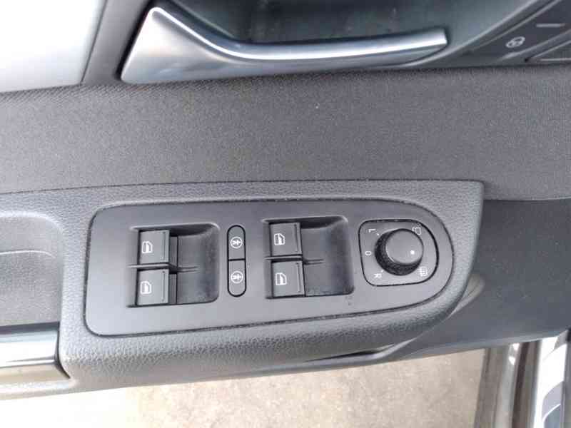 VOLKSWAGEN SHARAN 2.0 TDI DSG PANORAMA 7 MÍST SERVISKA - foto 34