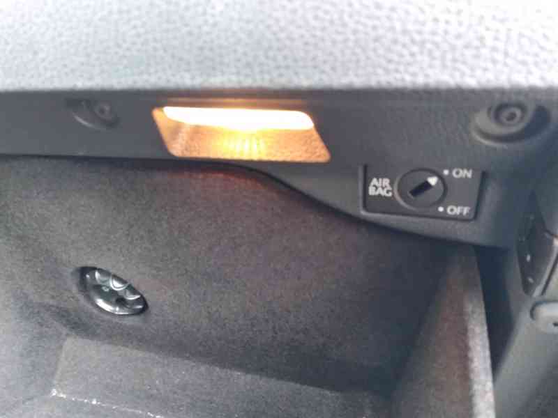 VOLKSWAGEN SHARAN 2.0 TDI DSG PANORAMA 7 MÍST SERVISKA - foto 29