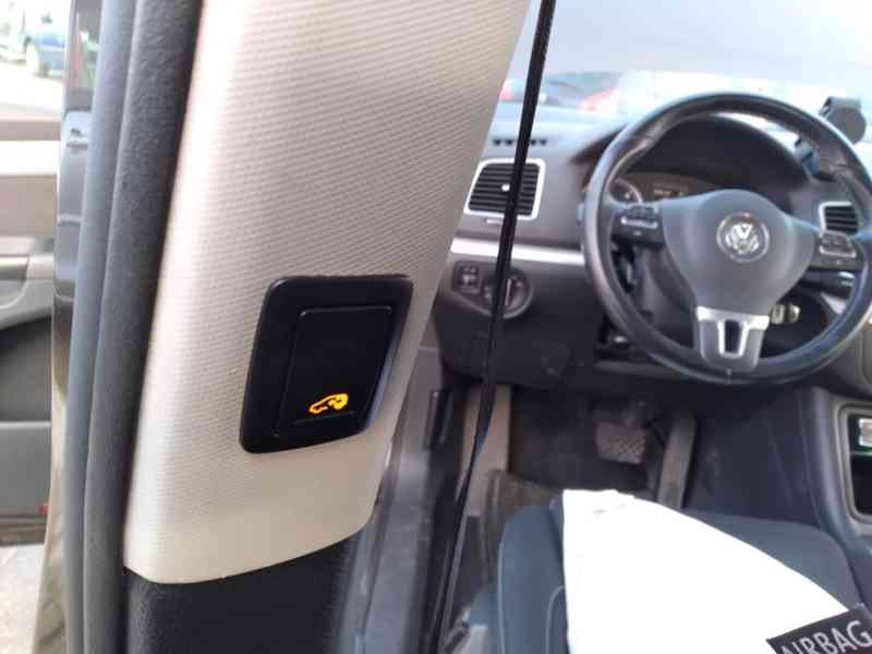 VOLKSWAGEN SHARAN 2.0 TDI DSG PANORAMA 7 MÍST SERVISKA - foto 32