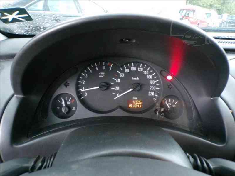 Opel Corsa 1,0 i POSILOVAČ ŘÍZENÍ - foto 5