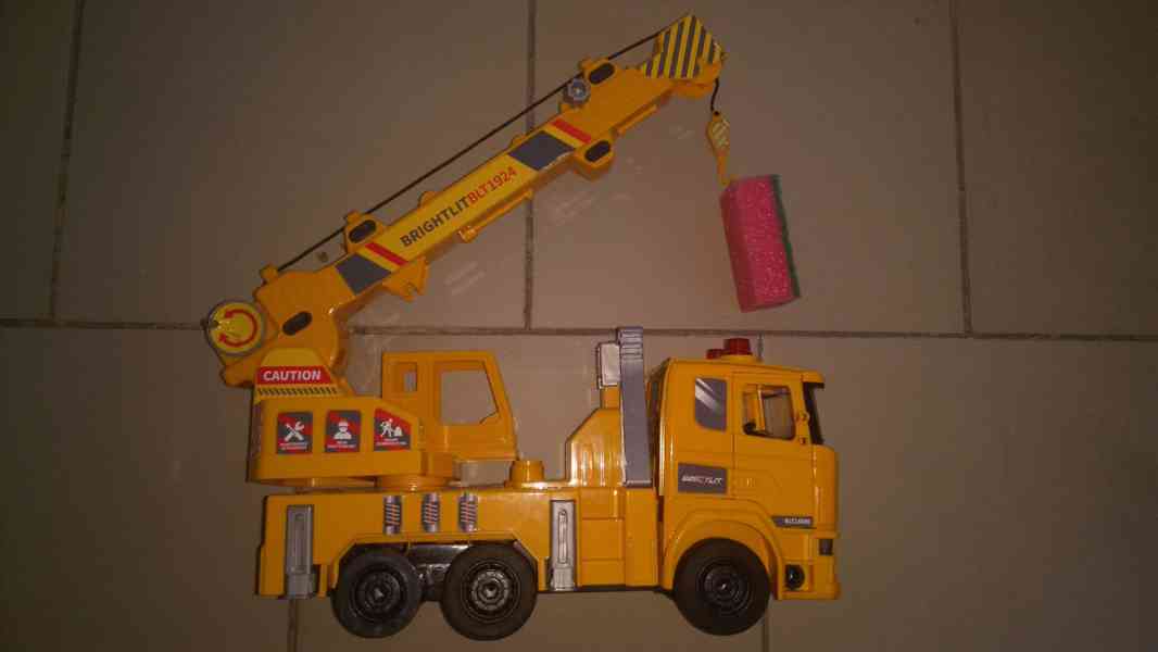 Jeřáb žlutý 36cm Brightlit, dřevěné kostky, povolání, UNO - foto 2