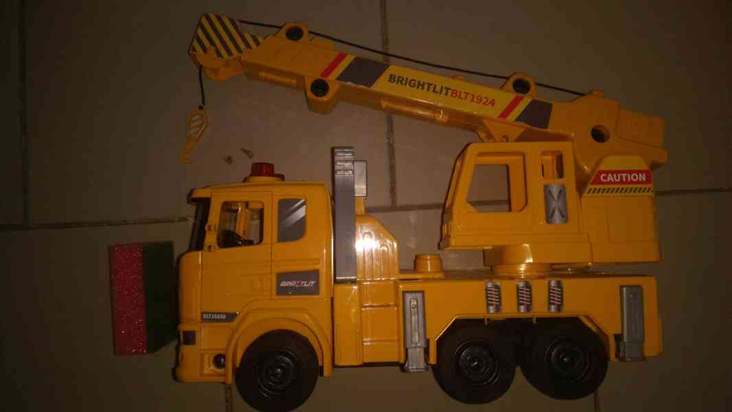 Jeřáb žlutý 36cm Brightlit, dřevěné kostky, povolání, UNO - foto 3