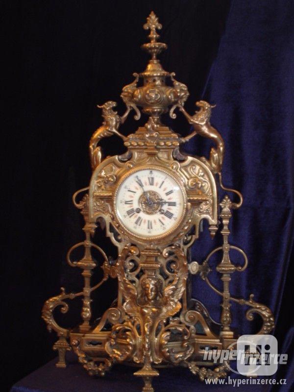 Krbové, bronzové hodiny s originál svícny-2 ksTOP STAV - foto 1