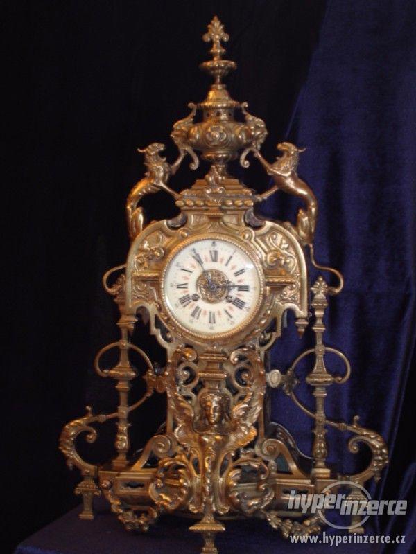 Krbové, bronzové hodiny s originál svícny-2 ksTOP STAV