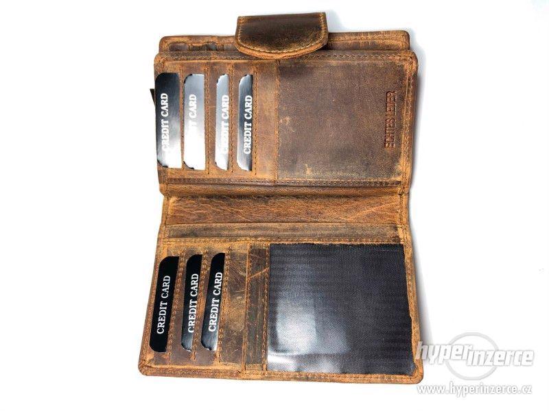 Dámská kožená peněženka s knoflíkem - hnědá - foto 2