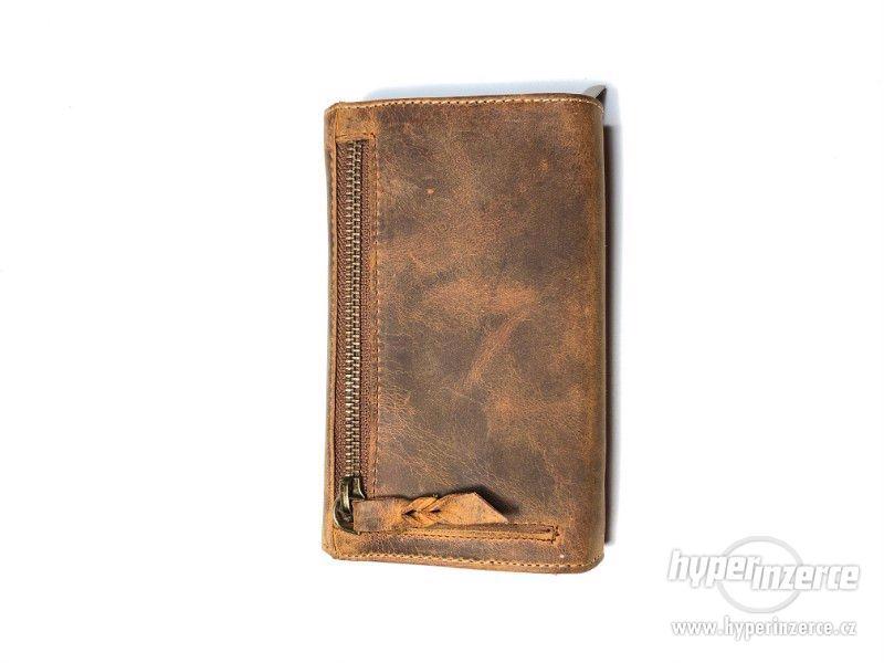 Dámská kožená peněženka s knoflíkem - hnědá - foto 5