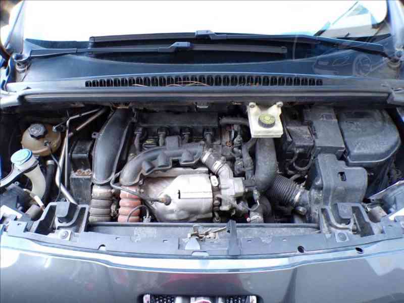 Peugeot 5008 1,6 i Turbo TAŽNÉ ZAŘÍZENÍ - foto 16