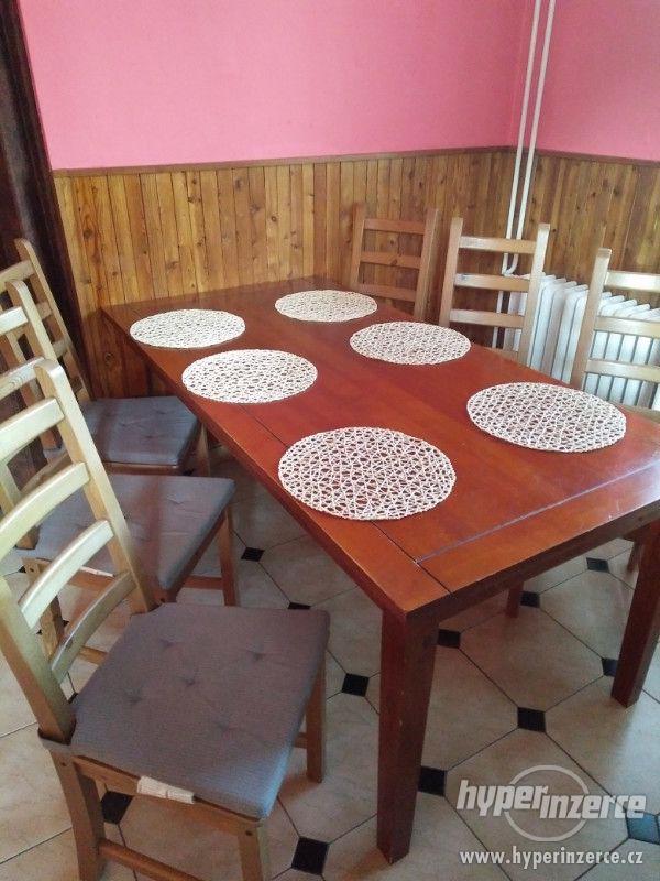 Kuchyňský stůl a šest židlí - foto 1