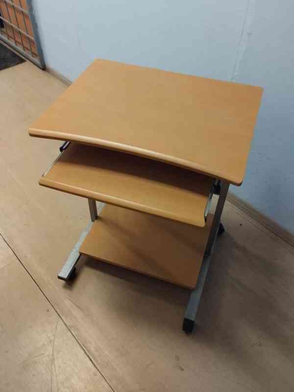 Malý mobilní počítačový stolek - foto 2