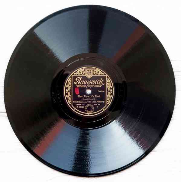 Starožitné gramofony na kličku, šelakové gramodesky, jehly - foto 4