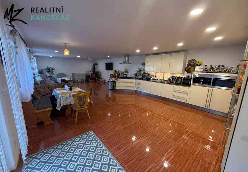 Pronájem rodinného domu 260 m², pozemek 502 m² - foto 6