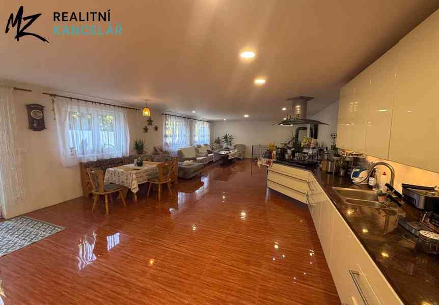 Pronájem rodinného domu 260 m², pozemek 502 m² - foto 8
