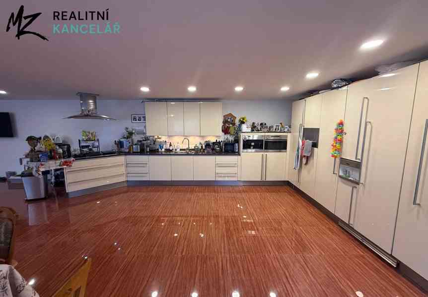 Pronájem rodinného domu 260 m², pozemek 502 m² - foto 7