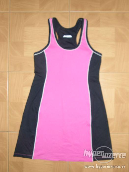 Sportovní šaty s všitou podprsenkou - foto 1