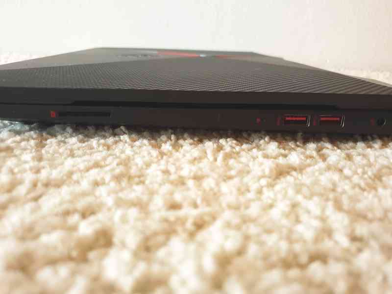 HP OMEN 15 - foto 2