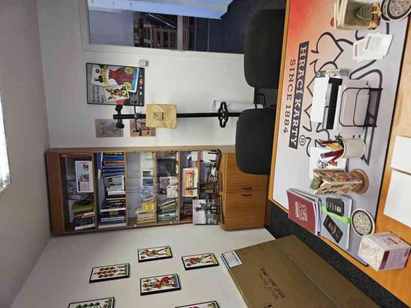 Prodáme regály, stoly apod. - foto 12
