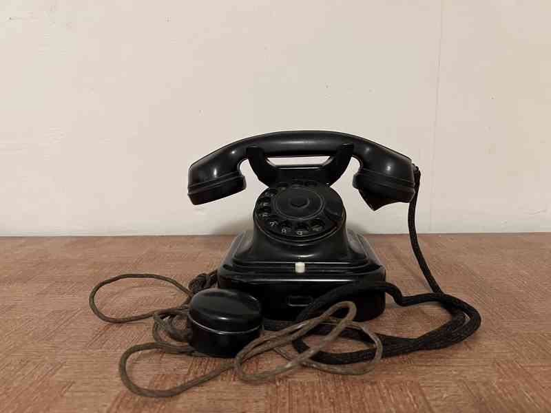 Historický (retro ) telefon TESLA Karlín – 50.léta,Kompletní