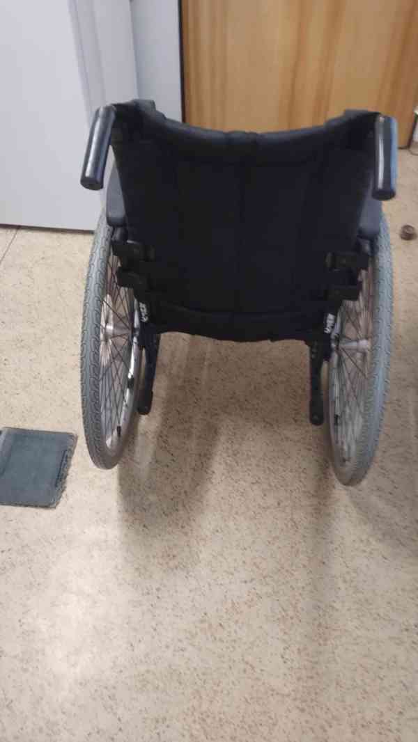 Invalidní vozík - foto 3