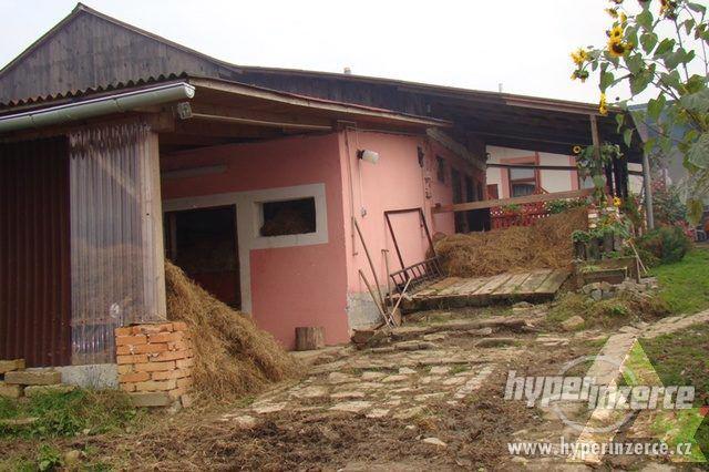 Prodej statku s pozemky na samotě ve Lhotě u Zlína - foto 8
