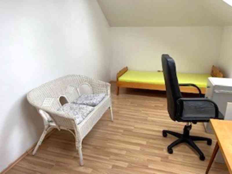 1.lůž. pok. v 3+1 Na Rybníčku, ml. pr. m./student, pračka - foto 2