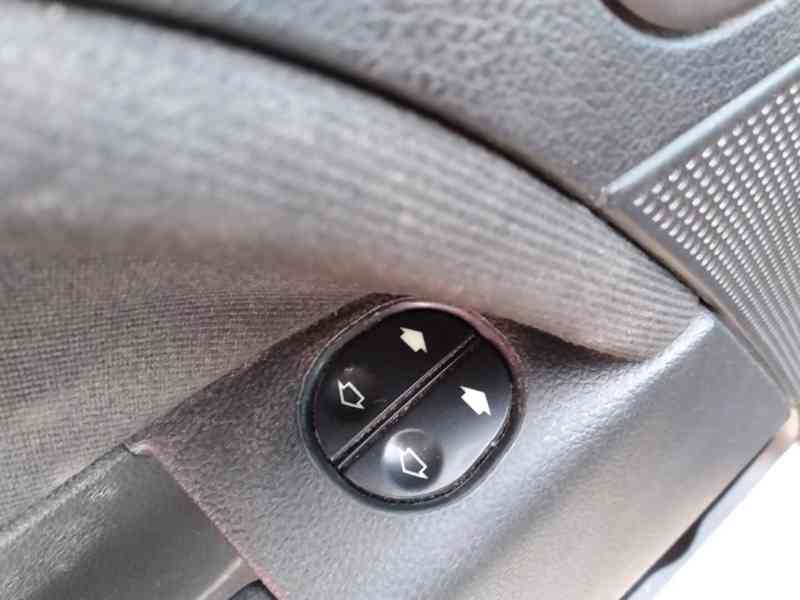 FORD FIESTA 1.3 8V AMBIENTE ČR,AC,SERVISKA - foto 18