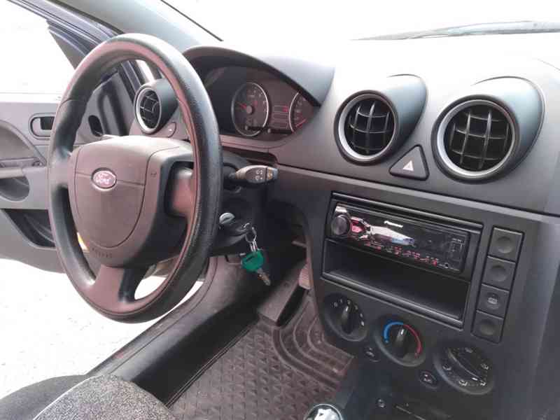FORD FIESTA 1.3 8V AMBIENTE ČR,AC,SERVISKA - foto 14