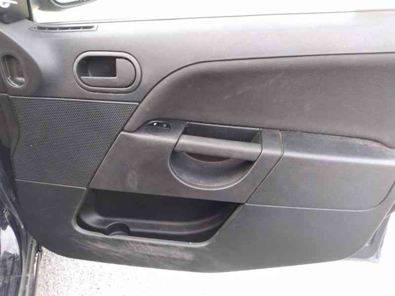FORD FIESTA 1.3 8V AMBIENTE ČR,AC,SERVISKA - foto 27