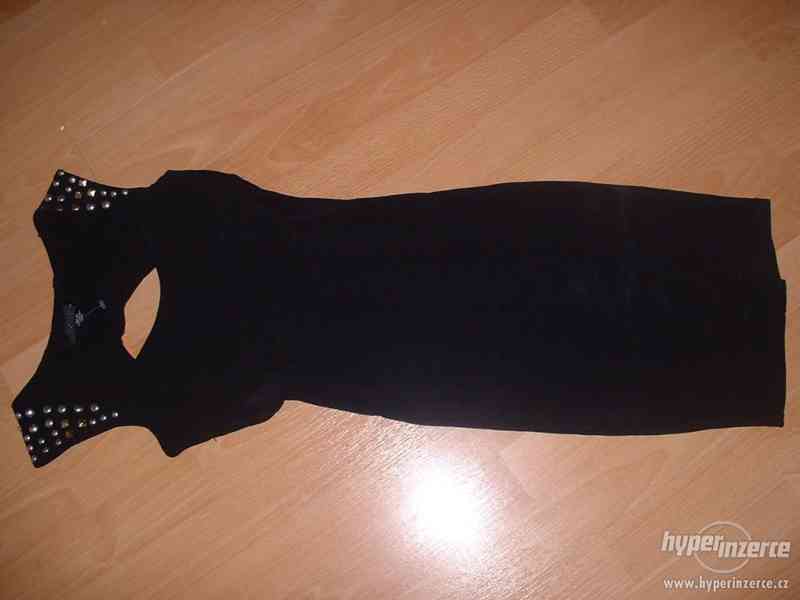 černé šaty - foto 1