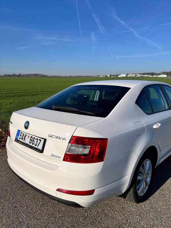 Škoda Octavia 1,6   TDI DSG - foto 11