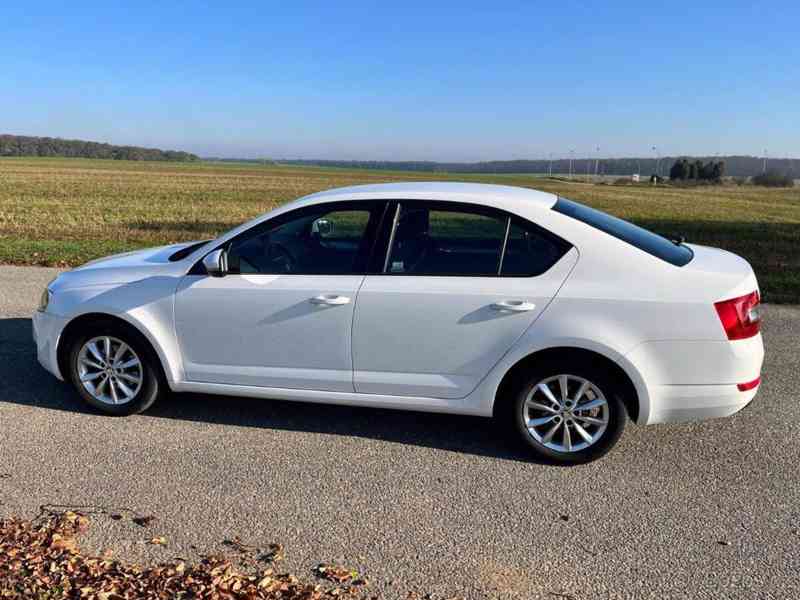 Škoda Octavia 1,6   TDI DSG - foto 6