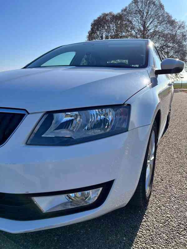 Škoda Octavia 1,6   TDI DSG - foto 7