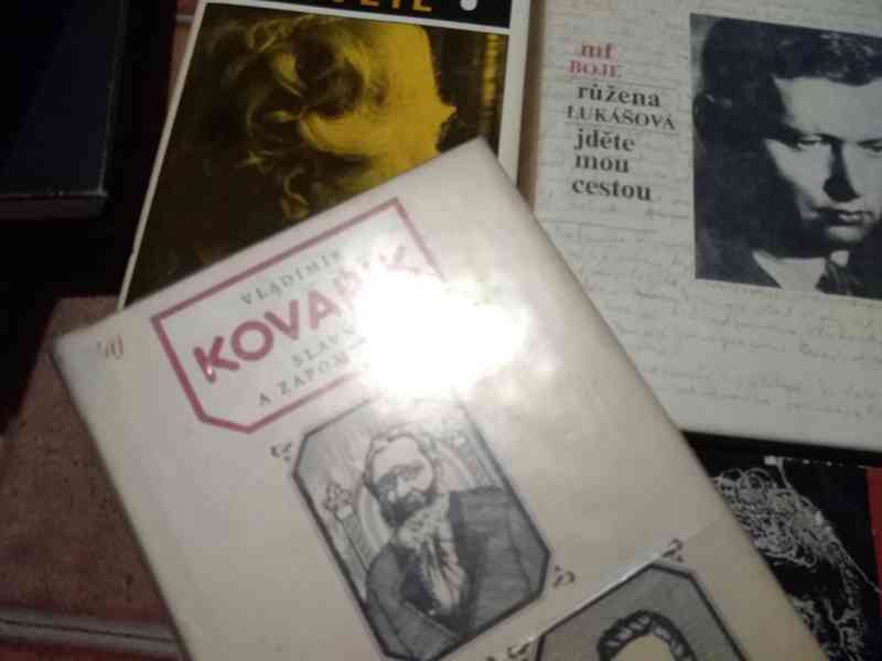 Knihy známé osobnosti apod. - foto 4