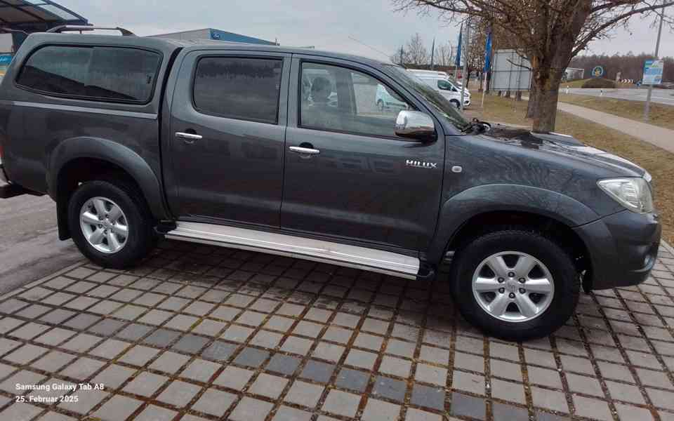 Toyota Hilux 3,0D4D Double Cab Executive 126kw - foto 16