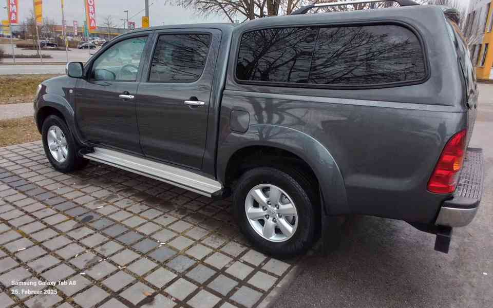 Toyota Hilux 3,0D4D Double Cab Executive 126kw - foto 21