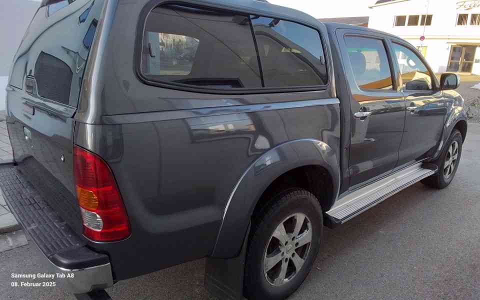 Toyota Hilux 3,0D4D Double Cab Executive 126kw - foto 3