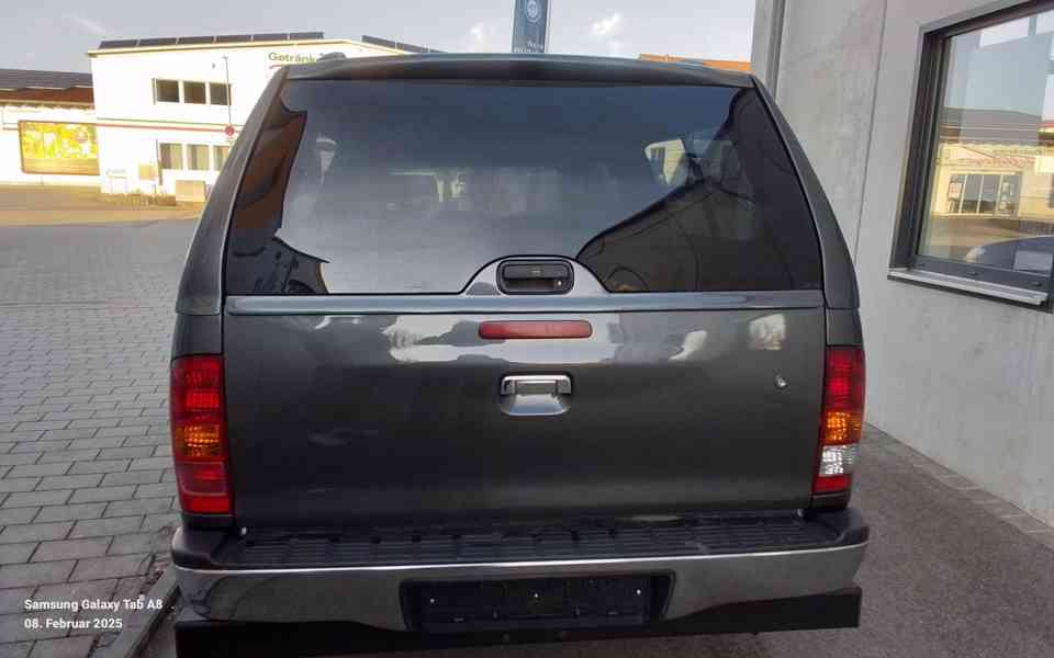 Toyota Hilux 3,0D4D Double Cab Executive 126kw - foto 17