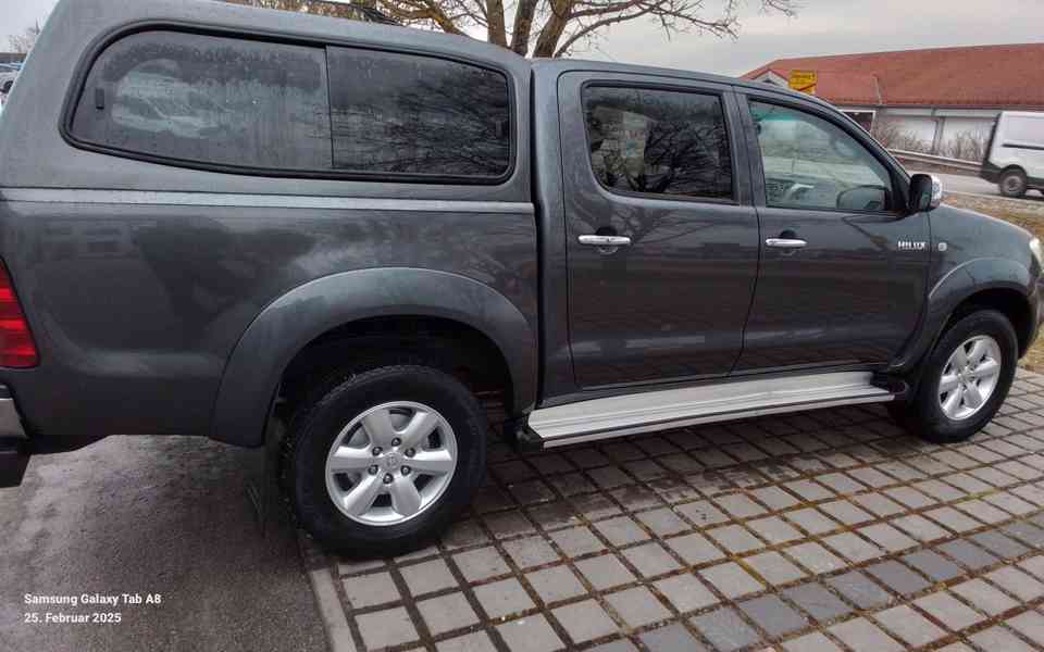 Toyota Hilux 3,0D4D Double Cab Executive 126kw - foto 12