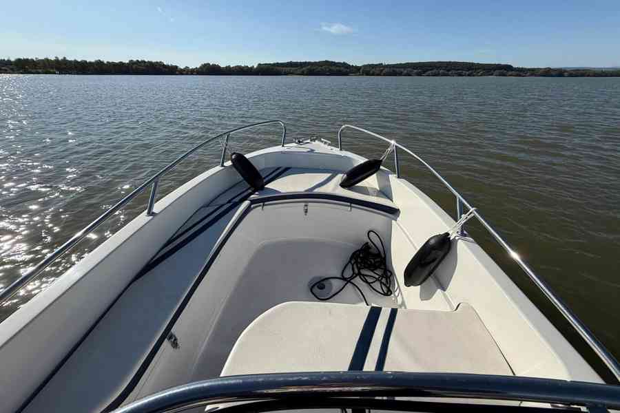 Použitá motorová loď Galeon Galia 475 bez motoru r.v. 2004 - foto 7