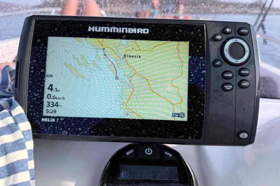 Použitá motorová loď Galeon Galia 475 bez motoru r.v. 2004 - foto 9