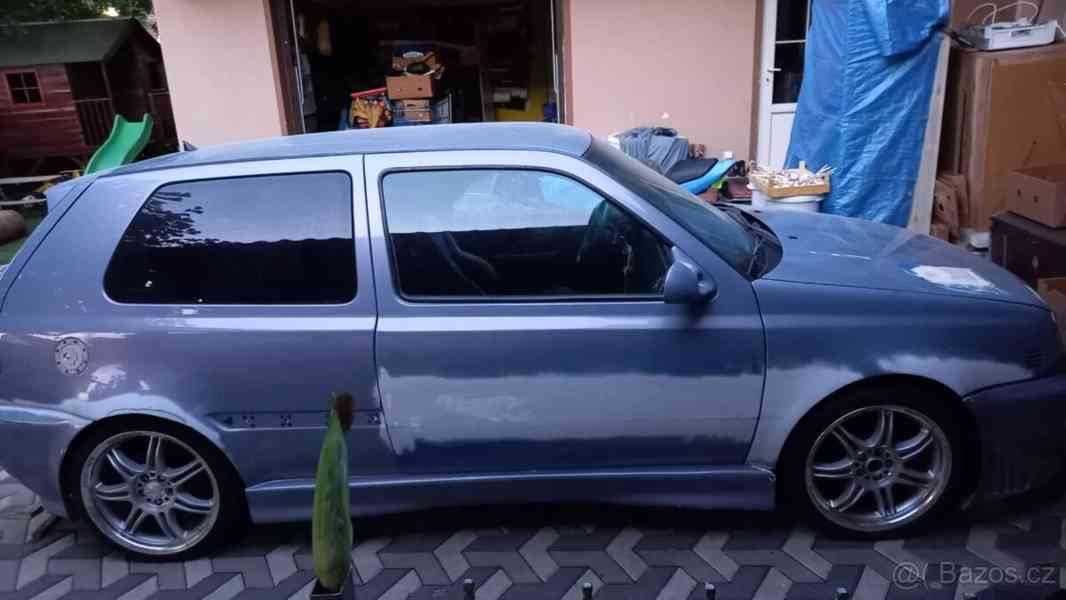 Volkswagen Golf VR6 2.8	 - foto 1