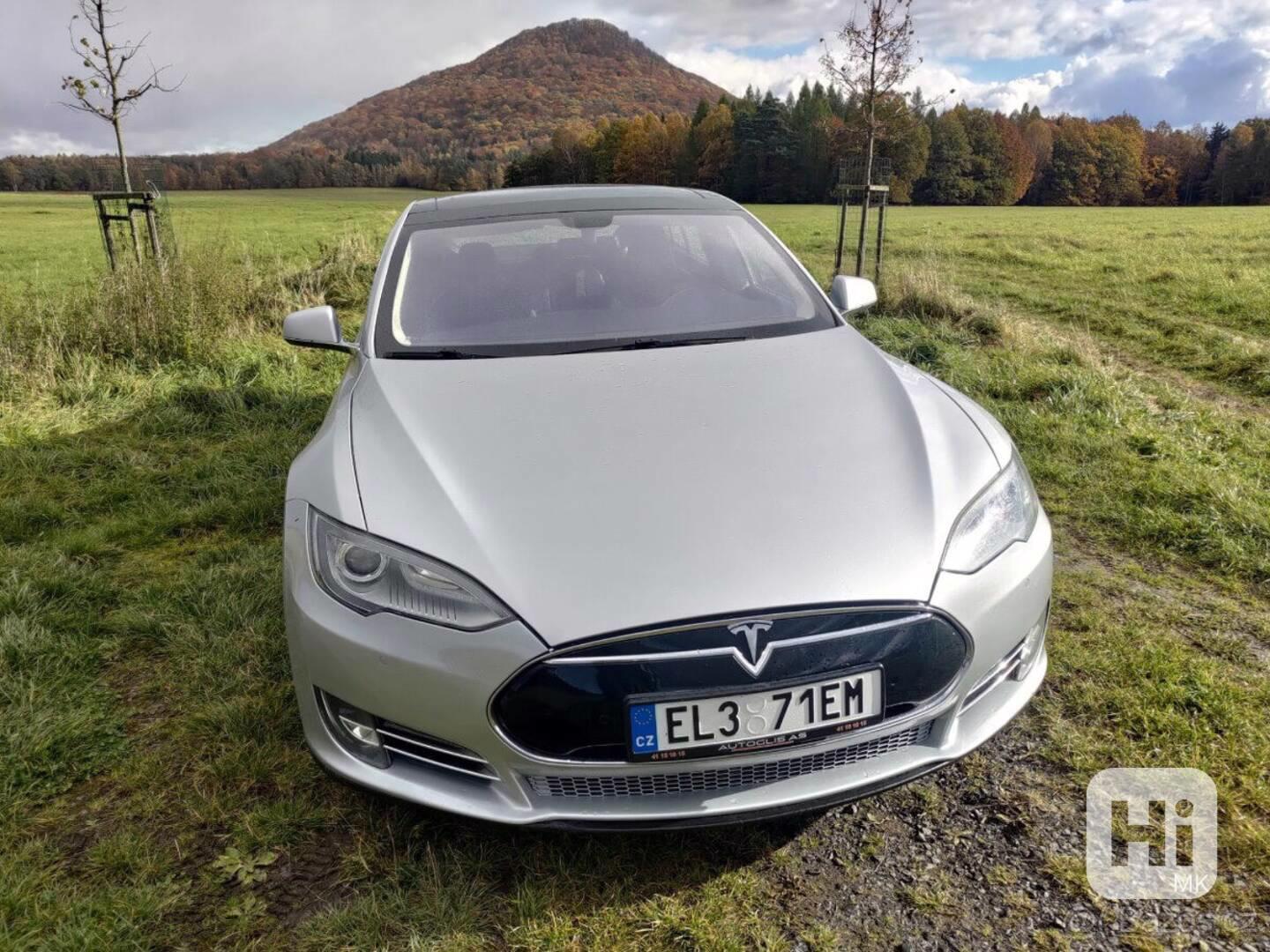 Tesla Model S P85 Signature (2013) - foto 1